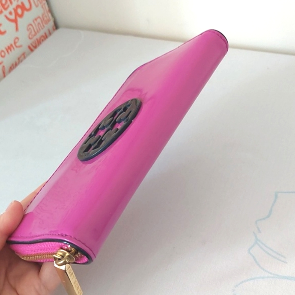 Tory burch large zip around wallet - Picture 6 of 13